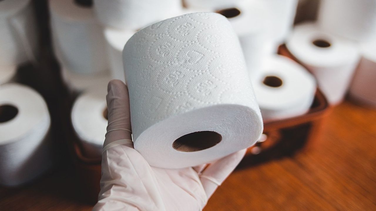 XL tuvalet kağıdının fiyatı ortalığı karıştırdı! Millet market önünde izdiham yarattı XL tuvalet kağıdının fiyatı ortalığı karıştırdı! Millet market önünde izdiham yarattı