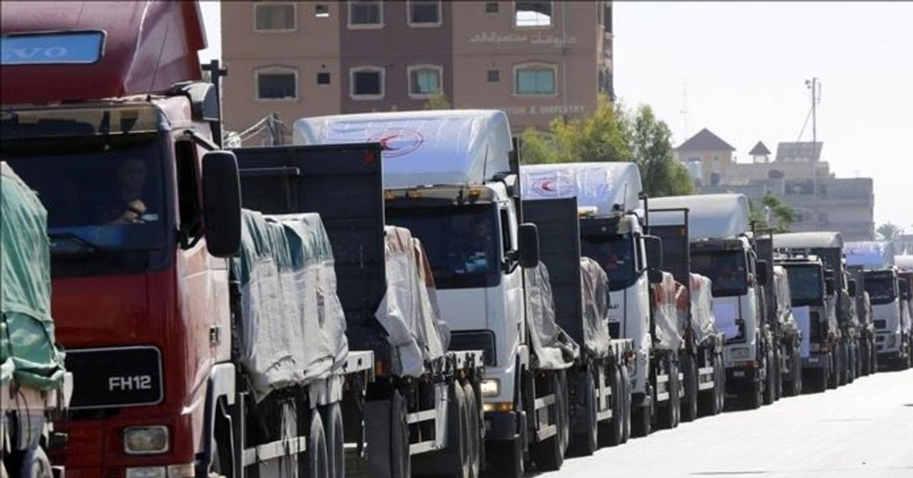 Yardım tırlarının Gazze’ye girişinin sağlanması yönünde onay verdi. Birleşmiş Milletler,(BM) İsrail’in abluka altına aldığı Gazze Şeridi’ne günlük ortalama 159 insani yardım tırının girdiğini açıkladı. Yardım tırlarının Gazze’ye girişinin sağlanması yönünde onay verdi. Birleşmiş Milletler,(BM) İsrail’in abluka altına aldığı Gazze Şeridi’ne günlük ortalama 159 insani yardım tırının girdiğini açıkladı.