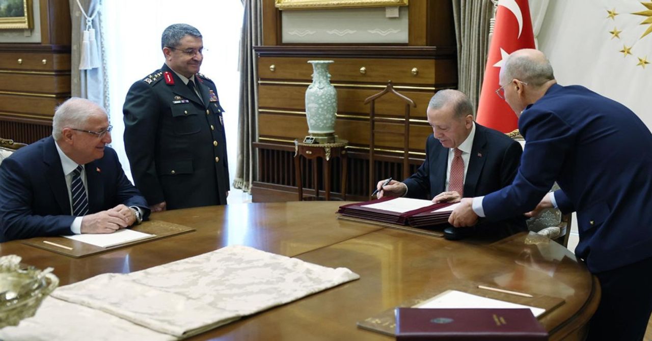 YAŞ, Cumhurbaşkanı Erdoğan başkanlığında toplanıyor: 3 isim ilk kez katılacak YAŞ, Cumhurbaşkanı Erdoğan başkanlığında toplanıyor: 3 isim ilk kez katılacak
