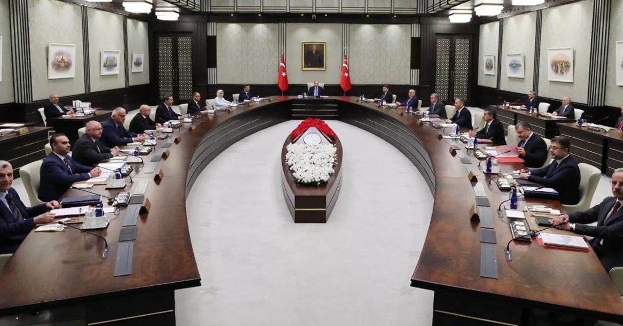 Yeni atamalar sonrası Kabine toplanıyor: Milyonlarca kişi Beştepe’den çıkacak kararı bekliyor Yeni atamalar sonrası Kabine toplanıyor: Milyonlarca kişi Beştepe’den çıkacak kararı bekliyor