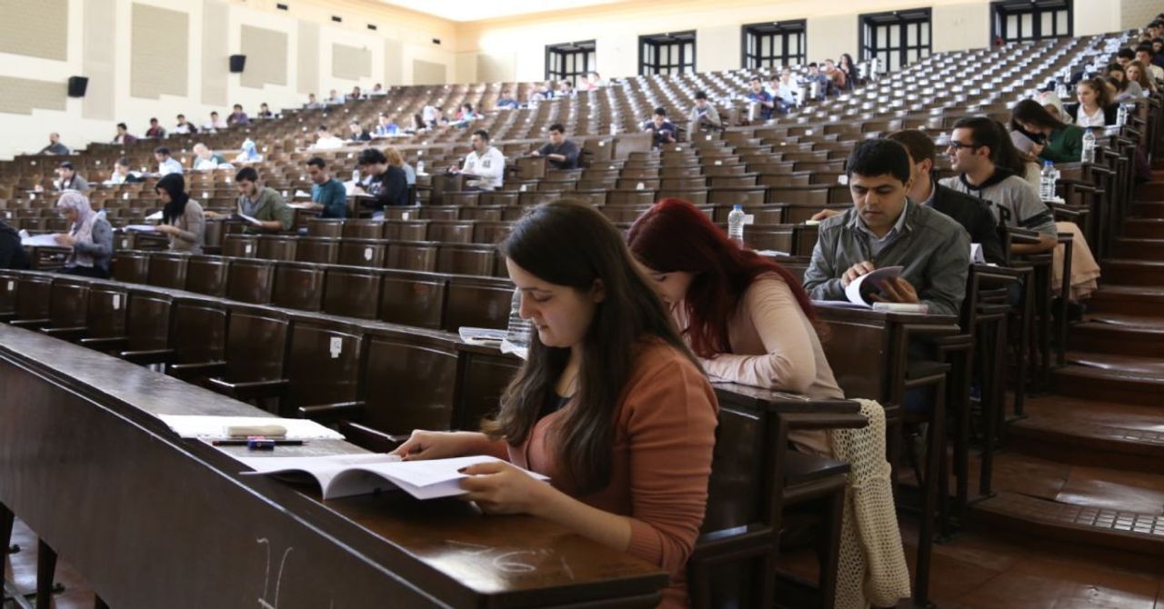 YÖK’ten ‘koşulsuz yatay geçiş’ iddialarına yönelik açıklama: ‘Türk öğrenciler için hak kaybı yaratmayacaktır’ YÖK’ten ‘koşulsuz yatay geçiş’ iddialarına yönelik açıklama: ‘Türk öğrenciler için hak kaybı yaratmayacaktır’