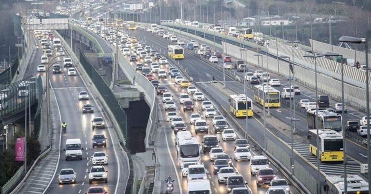 Yola çıkacaklar dikkat: Bayramda beklenmeyen trafik yoğunluğu! Yola çıkacaklar dikkat: Bayramda beklenmeyen trafik yoğunluğu!