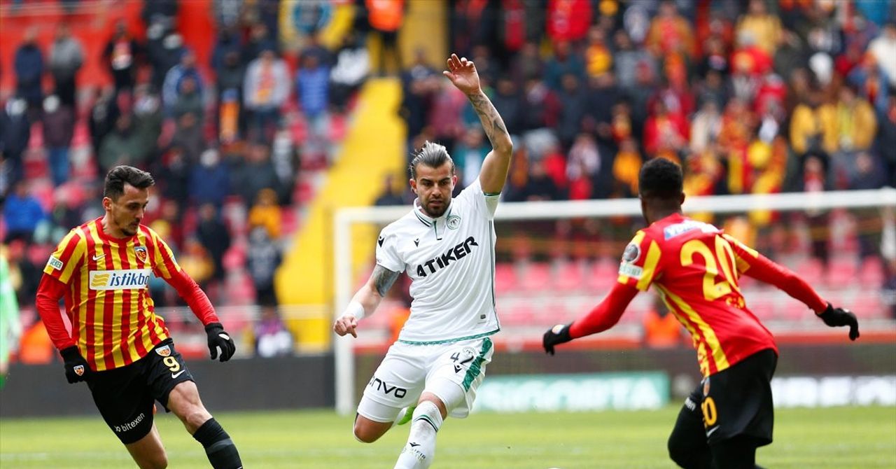 Kayserispor Konyaspor maçının ardından Hikmet Karaman istifaye davet edildi. Kayserispor Konyaspor maçının ardından Hikmet Karaman istifaye davet edildi.