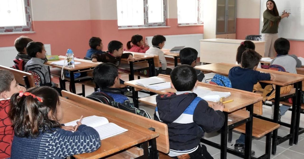Yüz binlerce öğretmeni kapsayacak: Öğretmenlik Meslek Kanunu yasalaşıyor Yüz binlerce öğretmeni kapsayacak: Öğretmenlik Meslek Kanunu yasalaşıyor