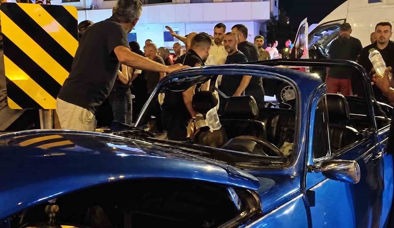 DÜZCE METEK MAHALLESİ KAVŞAĞINDA MEYDANA GELEN KAZADA OTOMOBİL İLE HAFİF TİCARİ ARAÇ ÇARPIŞTI....