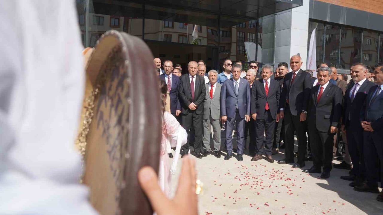 ŞIRNAK İL KÜLTÜR VE TURİZM MÜDÜRLÜĞÜ HİZMET BİNASI İLE HALK KÜTÜPHANESİ AÇILIŞINI GERÇEKLEŞTİRMEK...