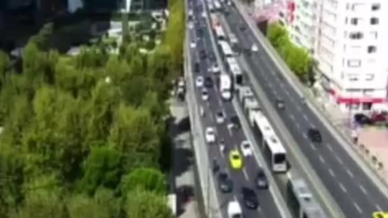 Mecidiyeköy’de arızalanan metrobüs yoğunluğa neden oldu