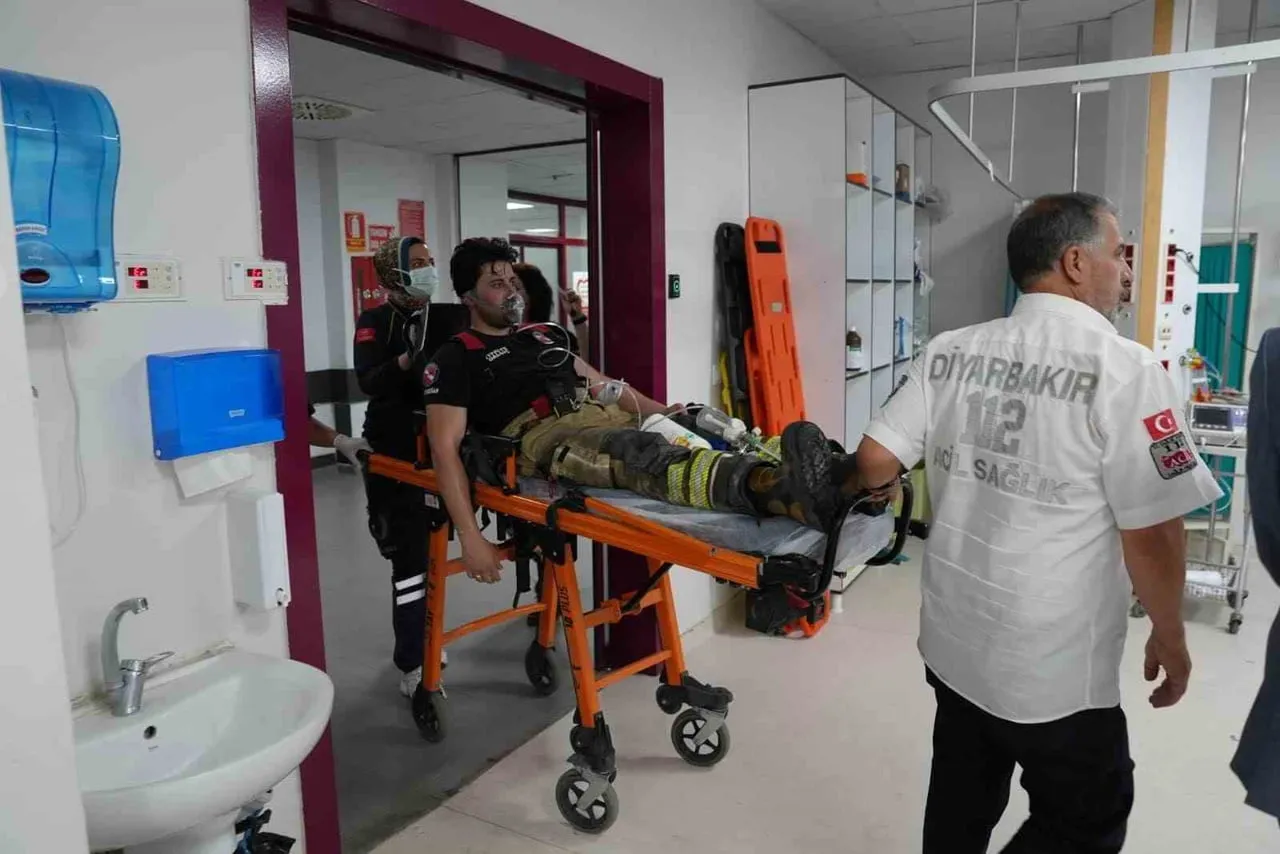 DİYARBAKIR BÜYÜKŞEHİR BELEDİYE BAŞKANI SERRA BUCAK, 12 KATLI PLAZADA ÇIKAN YANGINDA YARALANAN...