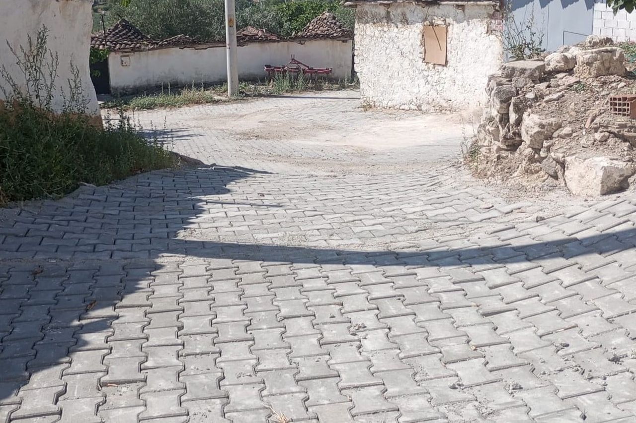 ŞEHZADELER BELEDİYESİ FEN İŞLERİ MÜDÜRLÜĞÜ EKİPLERİ, KENT GENELİNDE YÜRÜTTÜĞÜ PARKE TAŞI DÖŞEME...