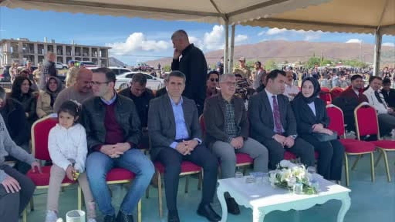 Bingöl’de geleneksel at yarışları renkli görüntülere sahne oldu