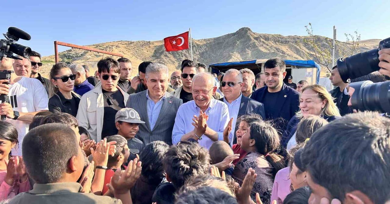 CUMHURİYET HALK PARTİSİ (CHP) GENEL BAŞKANI KEMAL KILIÇDAROĞLU, ÖZGÜR ÖZEL’İN KURACAĞI YENİ...
