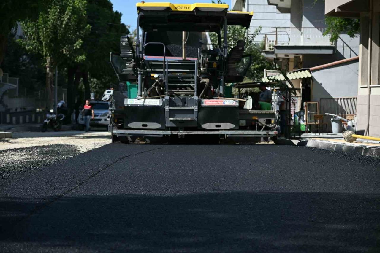 SALİHLİ İLÇESİNDE ULAŞIM KONFORUNU ARTIRMAK AMACIYLA BAŞLATILAN YOL YENİLEME ÇALIŞMALARI...
