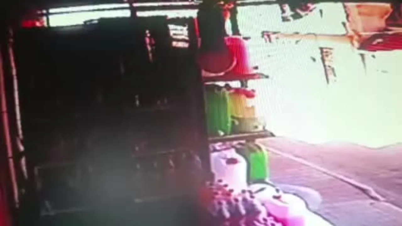 Maltepe'deki silahlı saldırıda yaralanan avukatın olay yerinden kaçış anlarının görüntüsü ortaya...