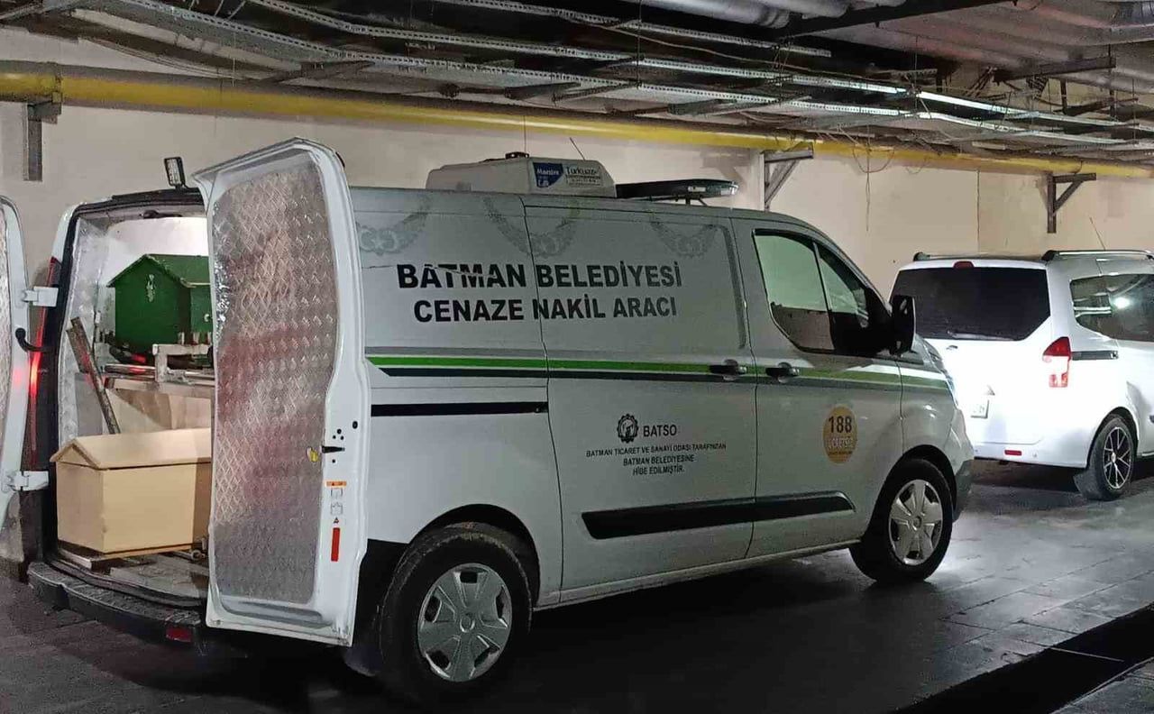 BATMAN'DA SİLAHLI KAVGA’DA 27 YAŞINDAKİ GENÇ HAYATINI KAYBETTİ. M.Ş.'NİN CENAZESİ, OTOPSİ YAPILMAK...