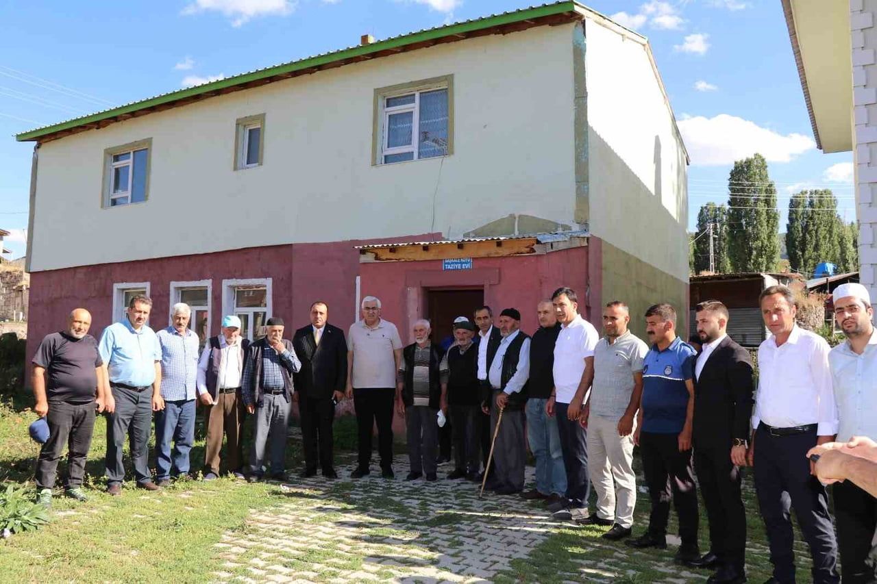 AK PARTİ ERZURUM MİLLETVEKİLİ MEHMET  EMİN ÖZ, NARMAN İLÇESİNDE MAHALLE MUHTARLARIYLA BİR ARAYA...