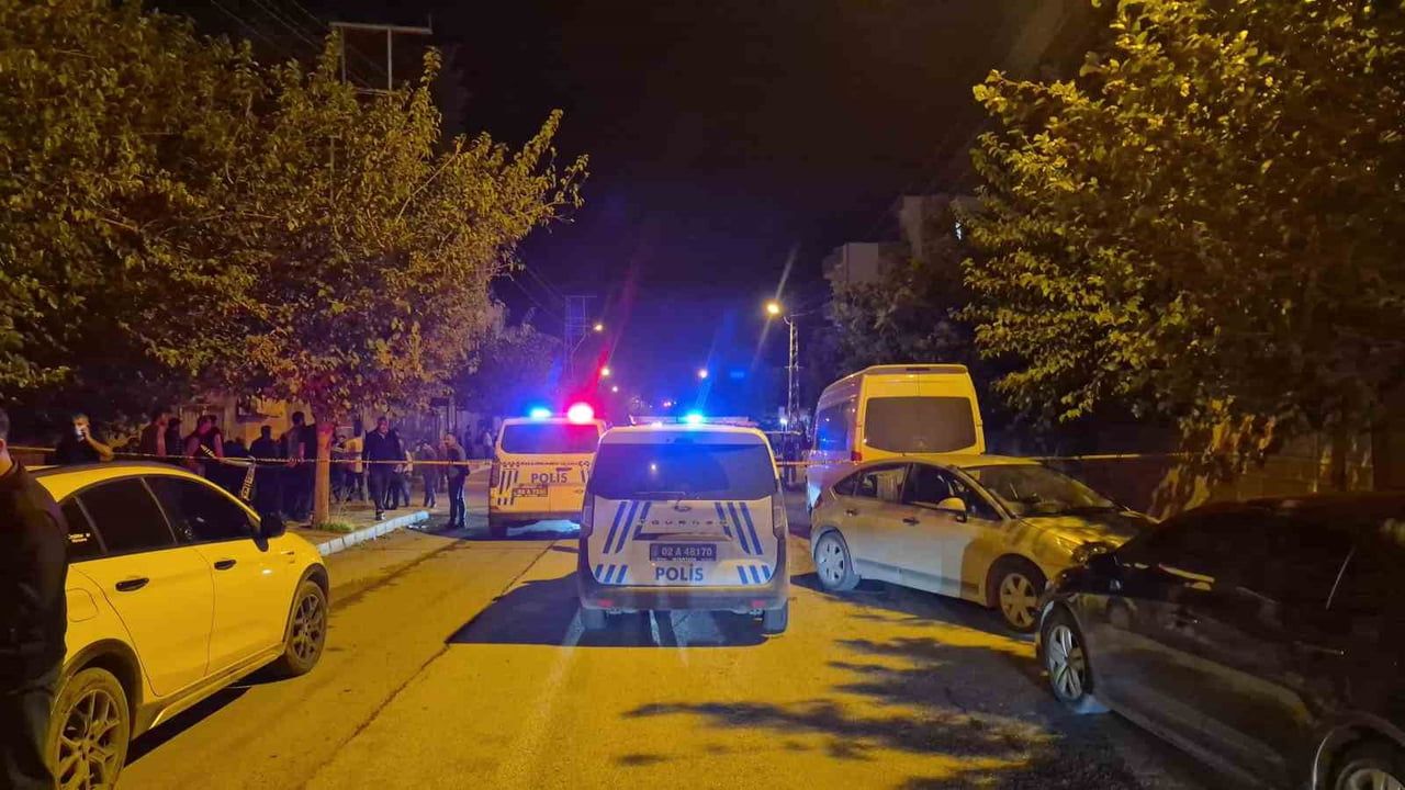 ADIYAMAN’DA İKİ GRUP ARASINDA ÇIKAN SİLAHLI ÇATIŞMADA 1 KİŞİ YARALANIRKEN, OLAY YERİNE ÇOK SAYIDA...