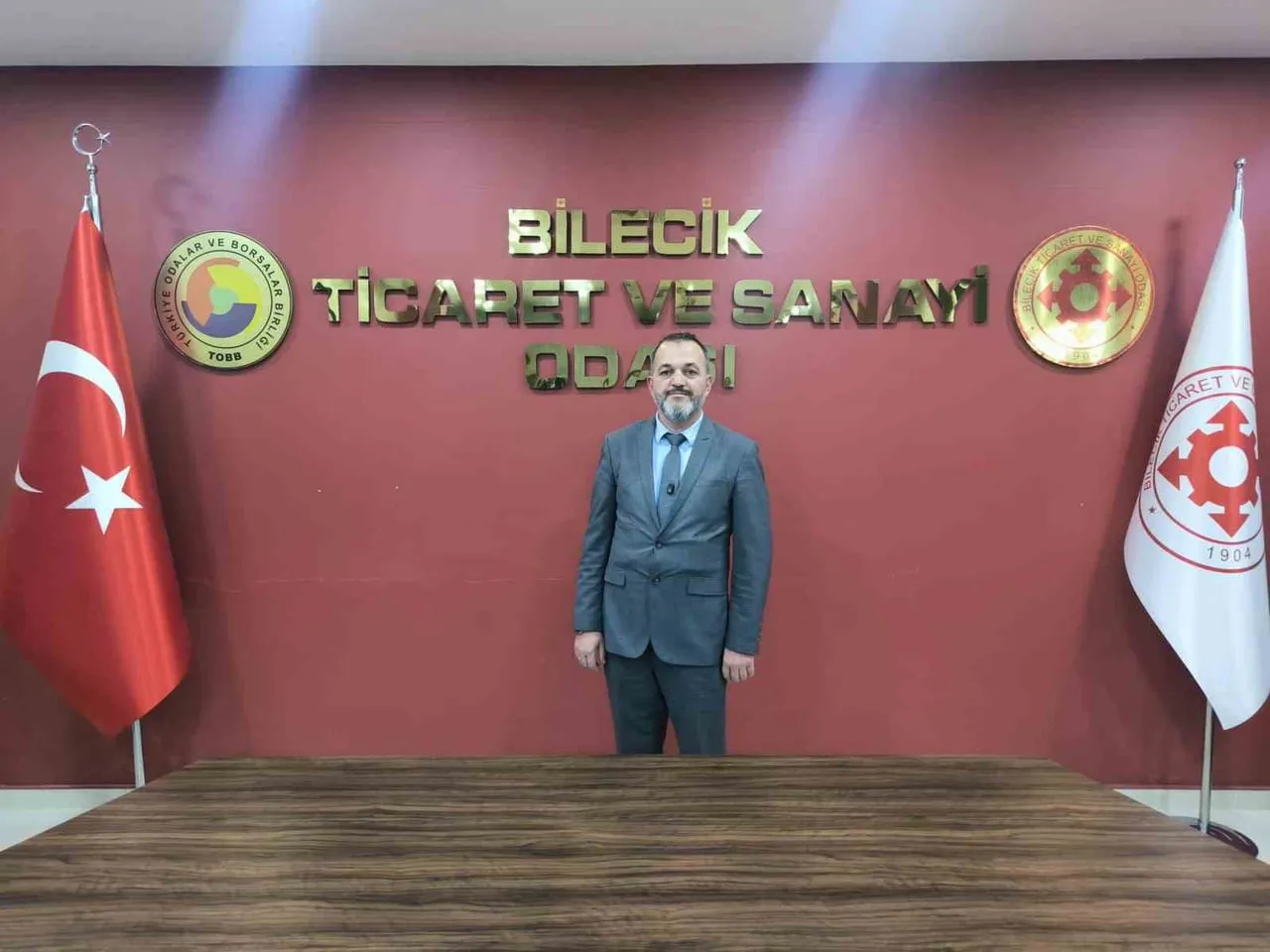 BİLECİK TSO BAŞKANI DÜZGÜN'DEN ANLAMLI ÇAĞRI; "ÇİÇEK YERİNE FİDAN BAĞIŞINDA BULUNUN"