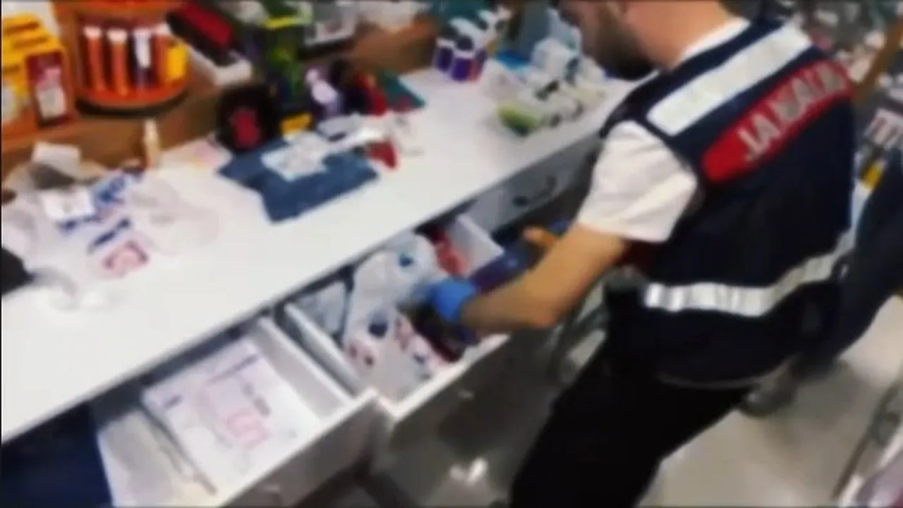 ANTALYA’NIN KORKUTELİ İLÇESİNDE JANDARMA EKİPLERİNCE DÜZENLENEN UYUŞTURUCU OPERASYONUNDA 20 BİN...