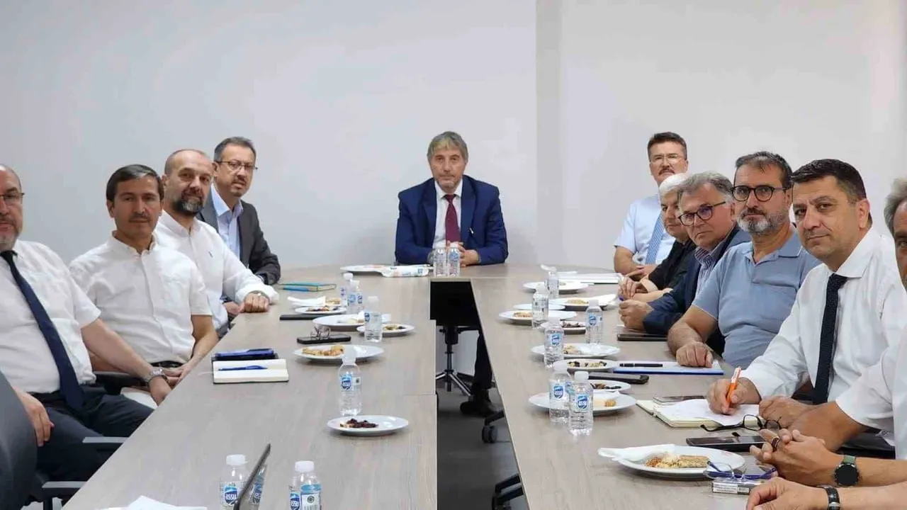 KÜTAHYA’DA MESLEK LİSELERİ İÇİN YENİ DÖNEM: SEKTÖRLE İŞ BİRLİĞİ GÜÇLENDİRİLECEK