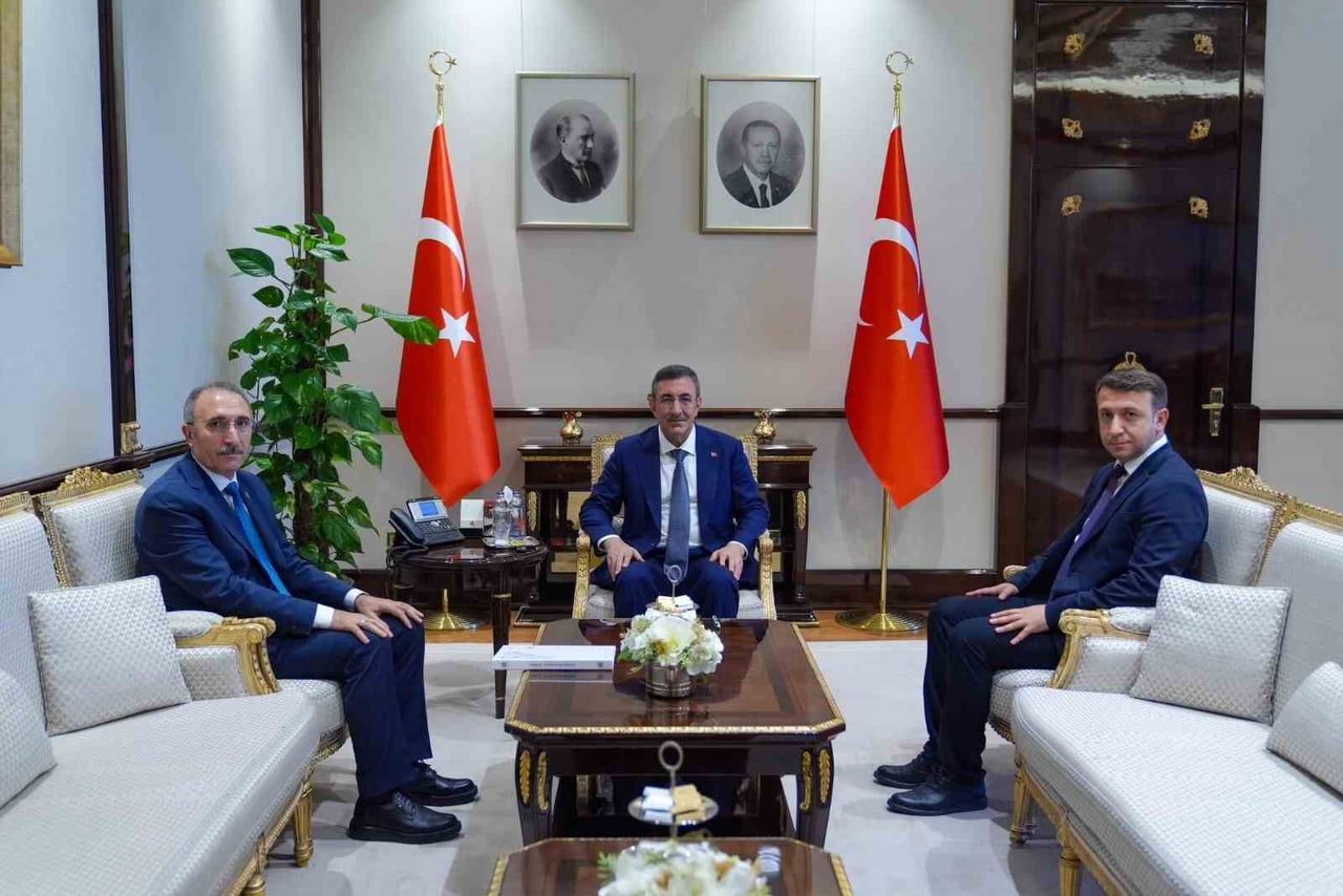 FIRAT ÜNİVERSİTESİ REKTÖRÜ PROF. DR. FAHRETTİN GÖKTAŞ, CUMHURBAŞKANI YARDIMCISI CEVDET YILMAZ’LA...