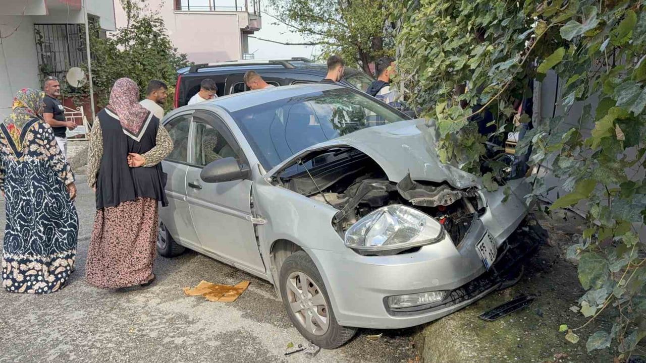 SAMSUN’UN İLKADIM İLÇESİNDE 4 ARACIN KARIŞTIĞI ZİNCİRLEME TRAFİK KAZASINDA YARALANAN OLMAZKEN...