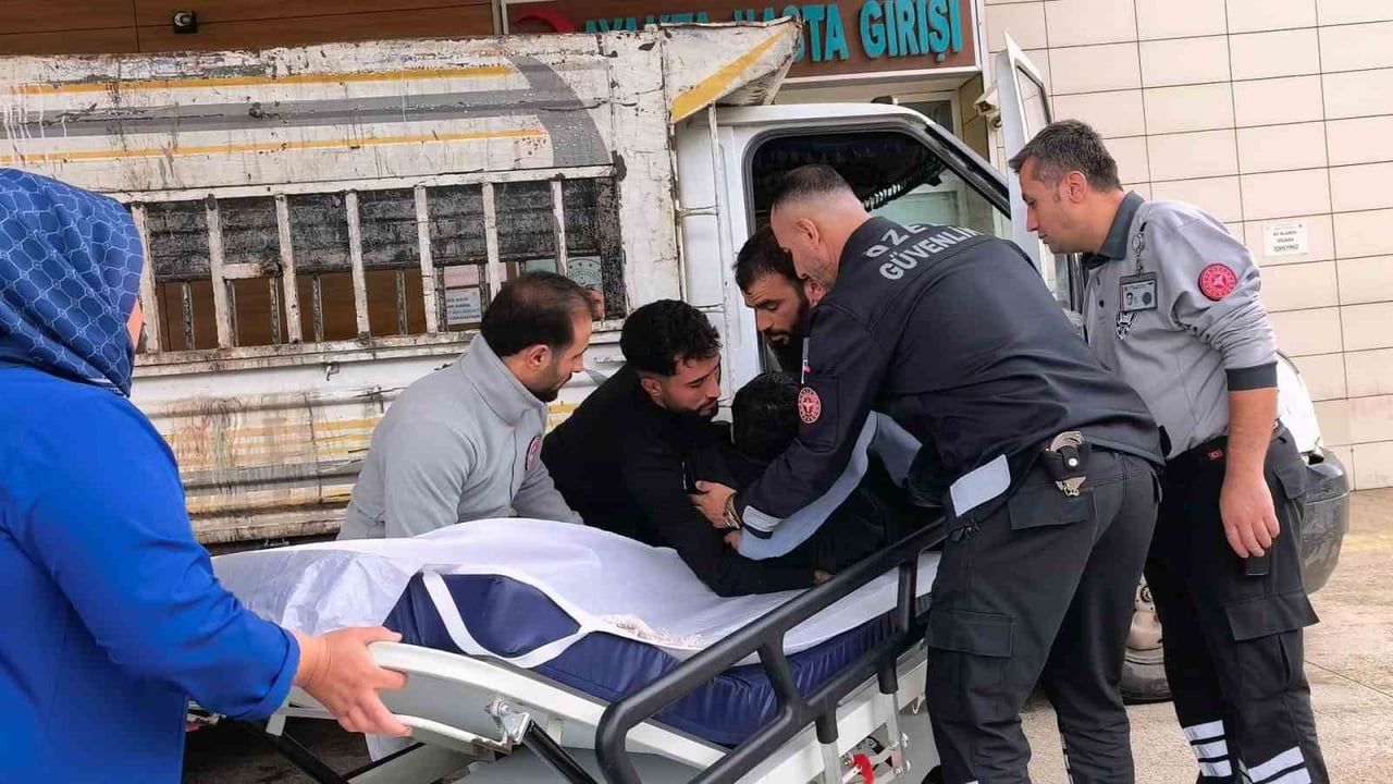 BURSA’NIN İNEGÖL İLÇESİNDE KAMYONETİN ÜZERİNDEN YAKLAŞIK 2 METRE YÜKSEKLİKTEN DÜŞEN 22 YAŞINDAKİ...