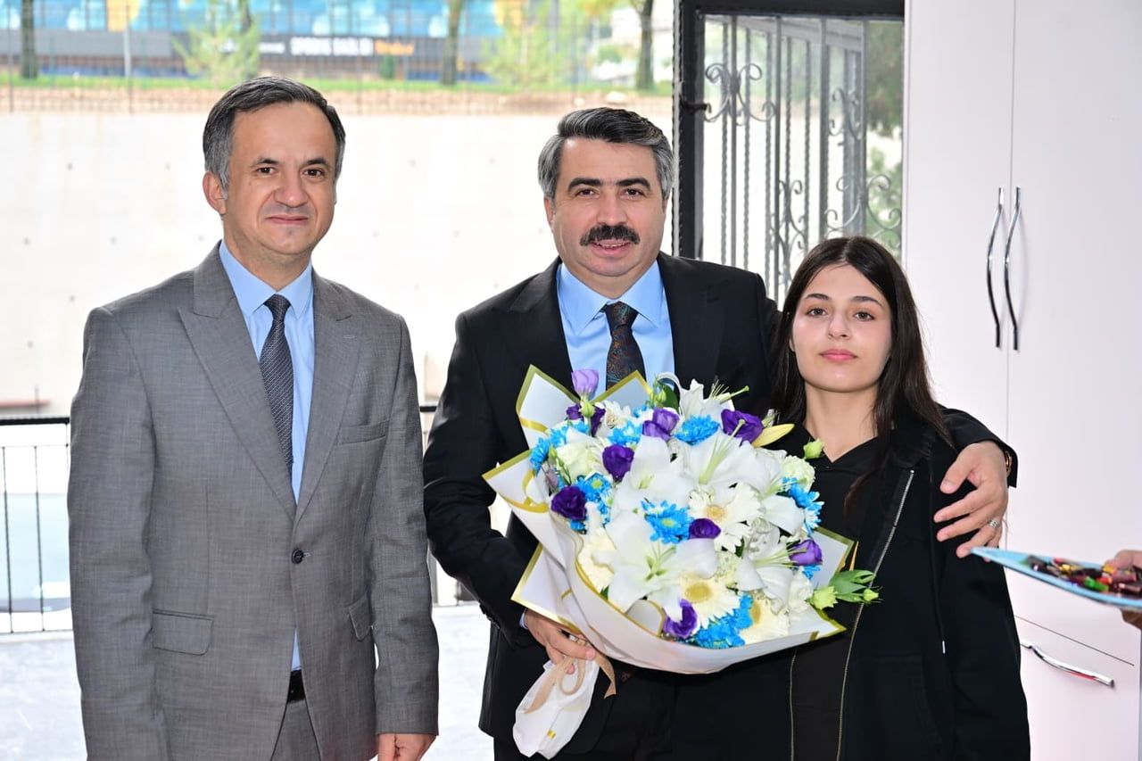 YILDIRIM BELEDİYE BAŞKANI OKTAY YILMAZ, AHMET VEFİK PAŞA ANADOLU LİSESİ’Nİ ZİYARET ETTİ. BAŞKAN...