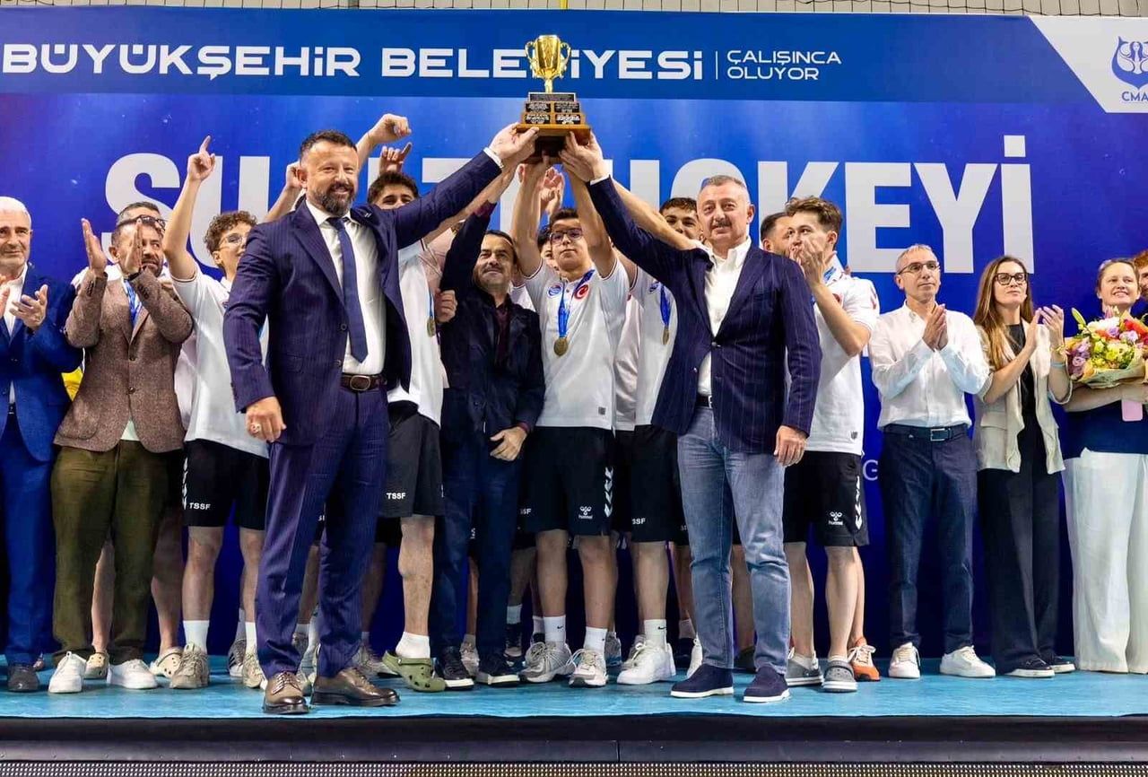 KOCAELİ'NİN EV SAHİPLİĞİNDE 12 ÜLKEDEN 520 SPORCUNUN KATILIMIYLA DÜZENLENEN SUALTI HOKEYİ DÜNYA...