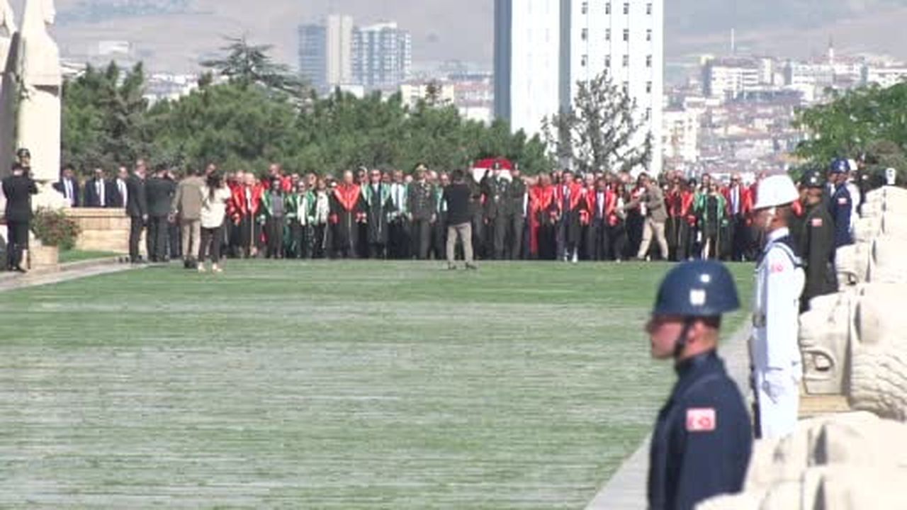 Yargıtay üyeleri, adli yılın açılışı dolayısıyla Anıtkabir’i ziyaret etti