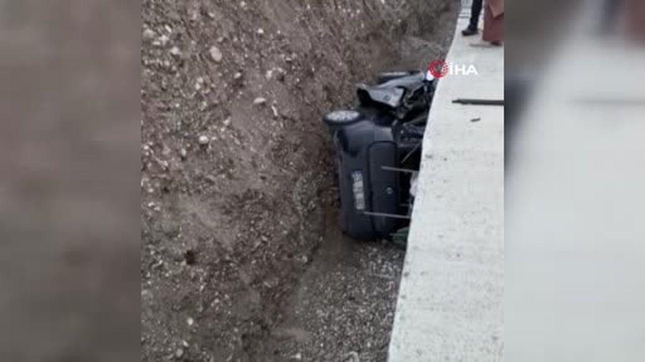 Erzurum’da otomobil yol genişletme çalışması yapılan alana düştü: 3 ölü