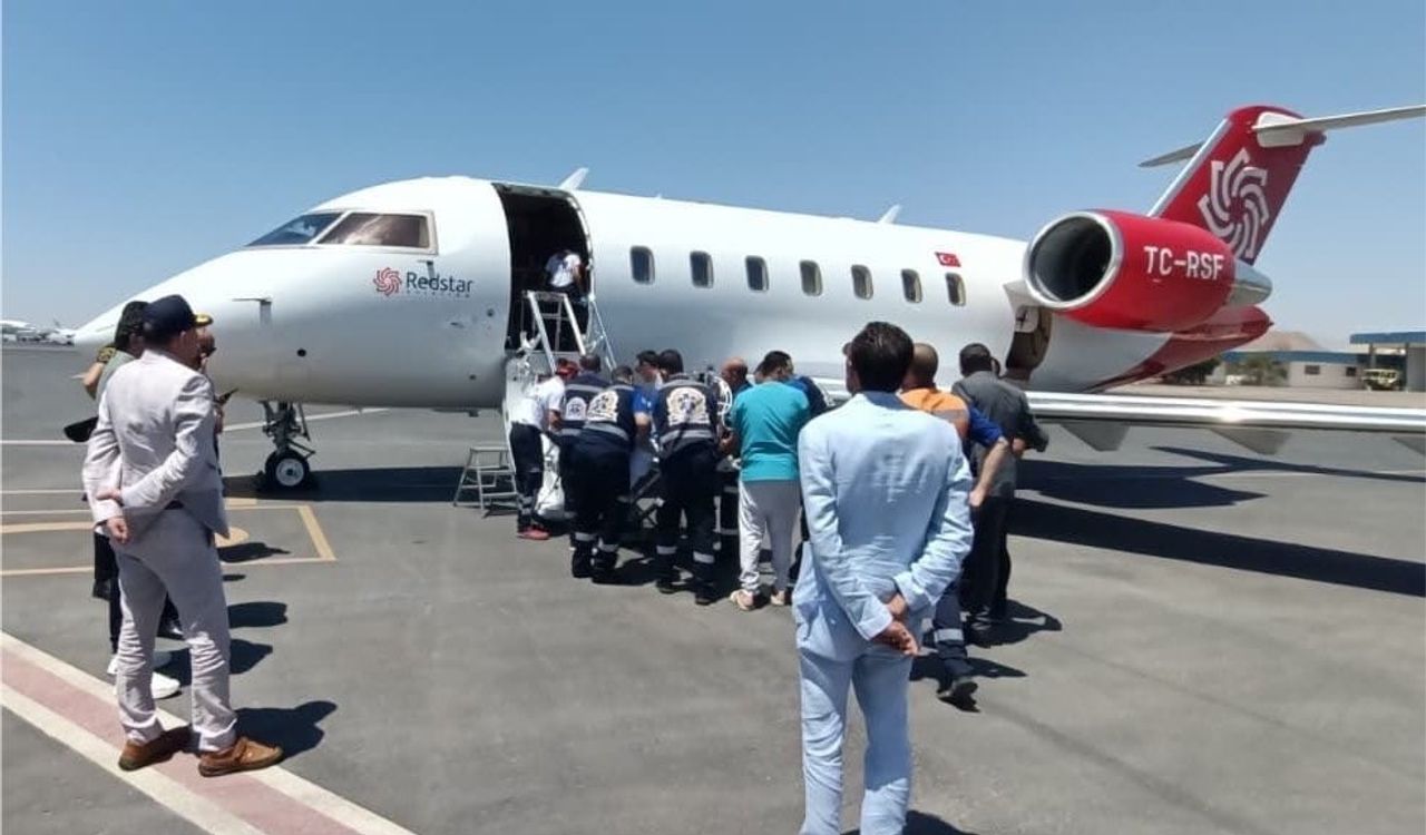 MISIR’DA TRAFİK KAZASI GEÇİREN 3 TÜRK HAVA AMBULANSIYLA TÜRKİYE’YE GETİRİLDİ