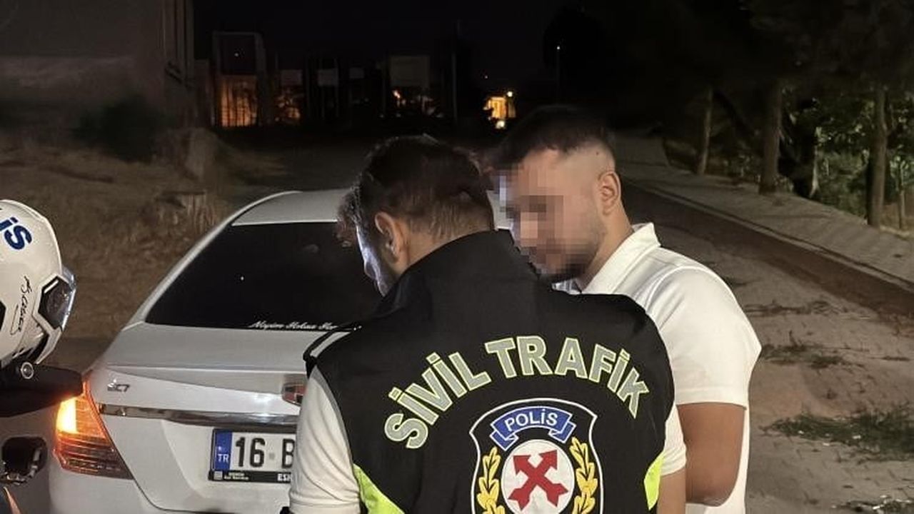 'DUR' İHTARINA UYMAYAN 19 YAŞINDAKİ ALKOLLÜ SÜRÜCÜYE 202 BİN TL CEZA