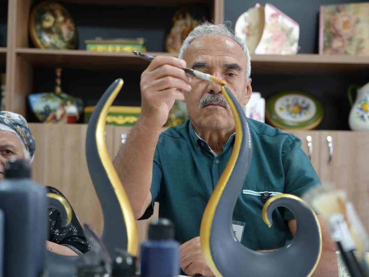 GAZİANTEP'TE BEYHAN ERUSLU AKTİF YAŞAM MERKEZİ'NDE EL SANATLARI EĞİTMENİ TARAFINDAN YÜRÜTÜLEN...