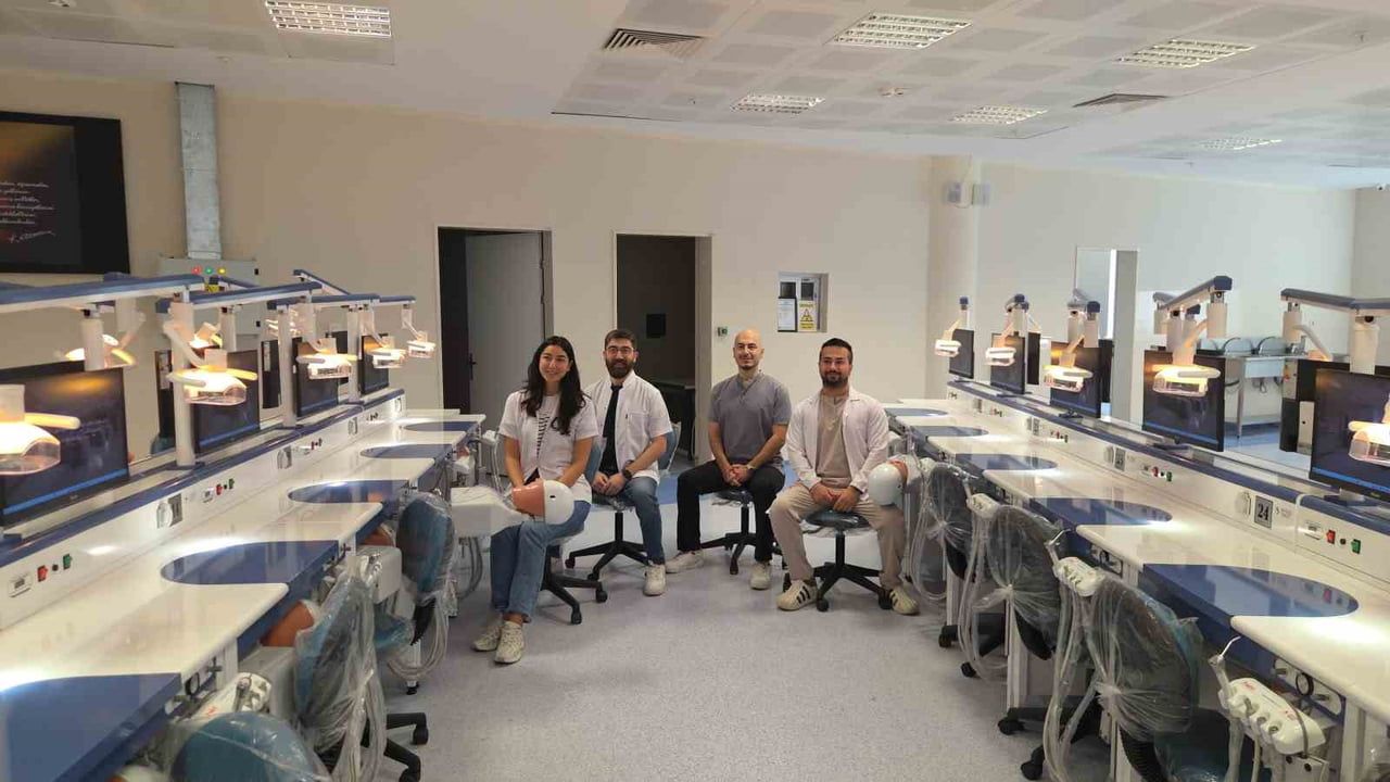 AYNI ANDA 86 ÖĞRENCİNİN EĞİTİM ALABİLECEĞİ LABORATUVAR BUGÜN HİZMETE AÇILDI.