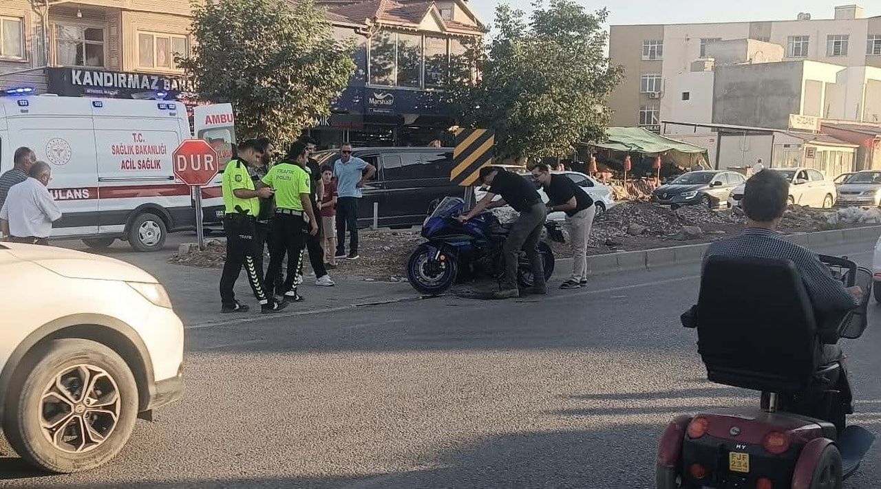 ADIYAMAN’IN GÖLBAŞI İLÇESİNDE MOTOSİKLETİN YAYAYA ÇARPMASI SONUCU 2 KİŞİ YARALANDI.