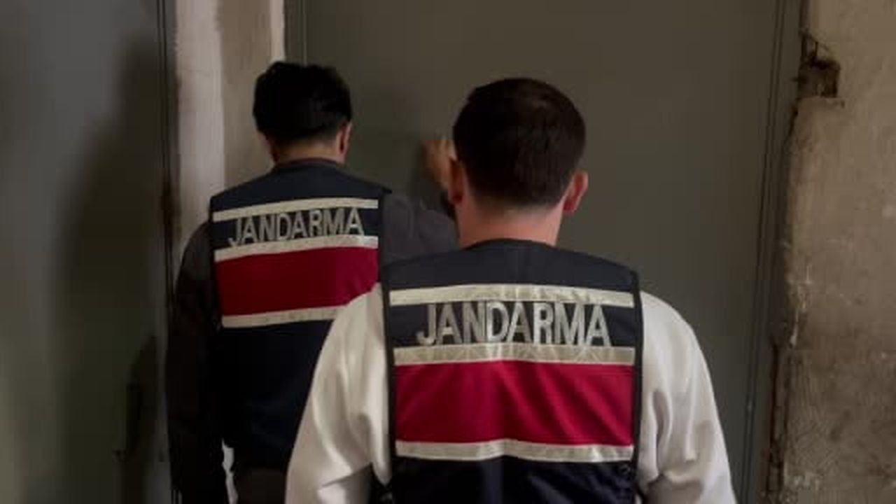 Bayrampaşa'da piyasa değeri 350 Milyon TL olan dünyaca ünlü markalara ait sahte parfüm ele...