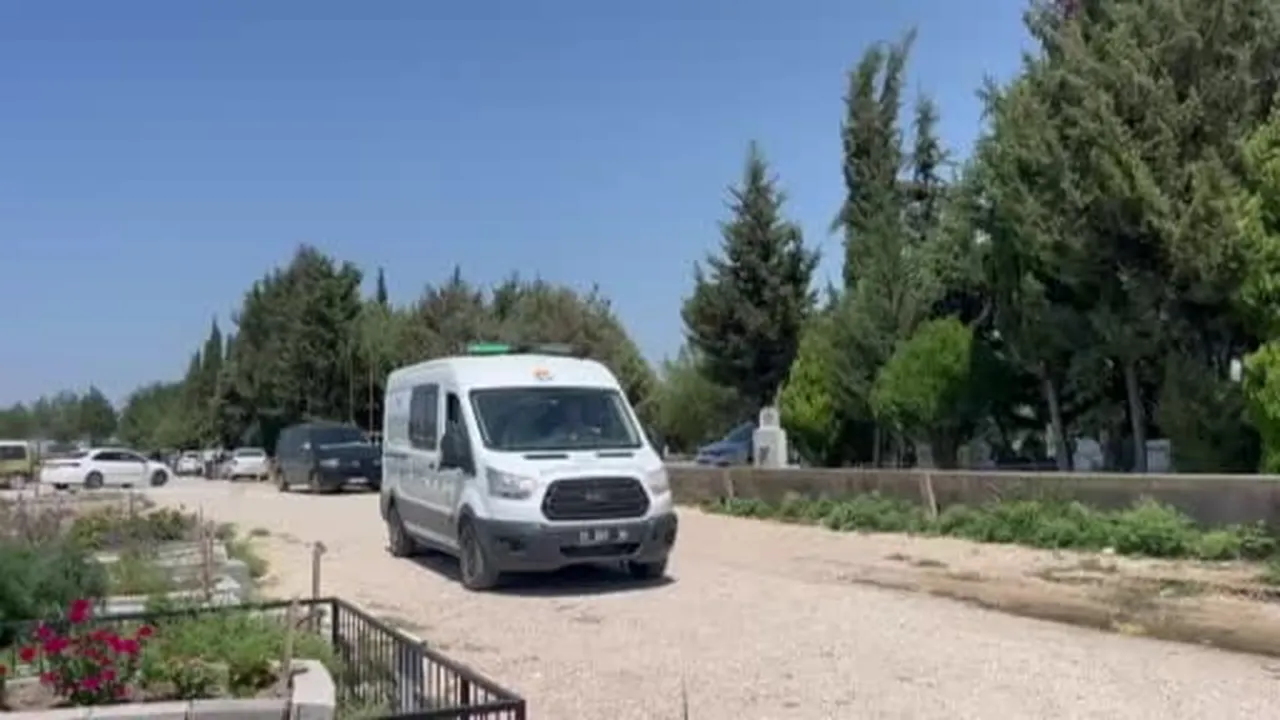 Boşanma aşamasındaki kocası tarafından öldürülen genç kadının cenazesi defnedildi