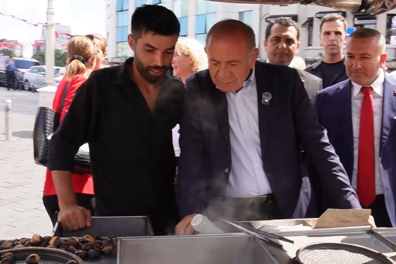 CUMHURİYET HALK PARTİSİ İSTANBUL İL BAŞKANI GÜRSEL TEKİN, TAKSİM VE İSTİKLAL CADDESİ’NDE ESNAF VE...