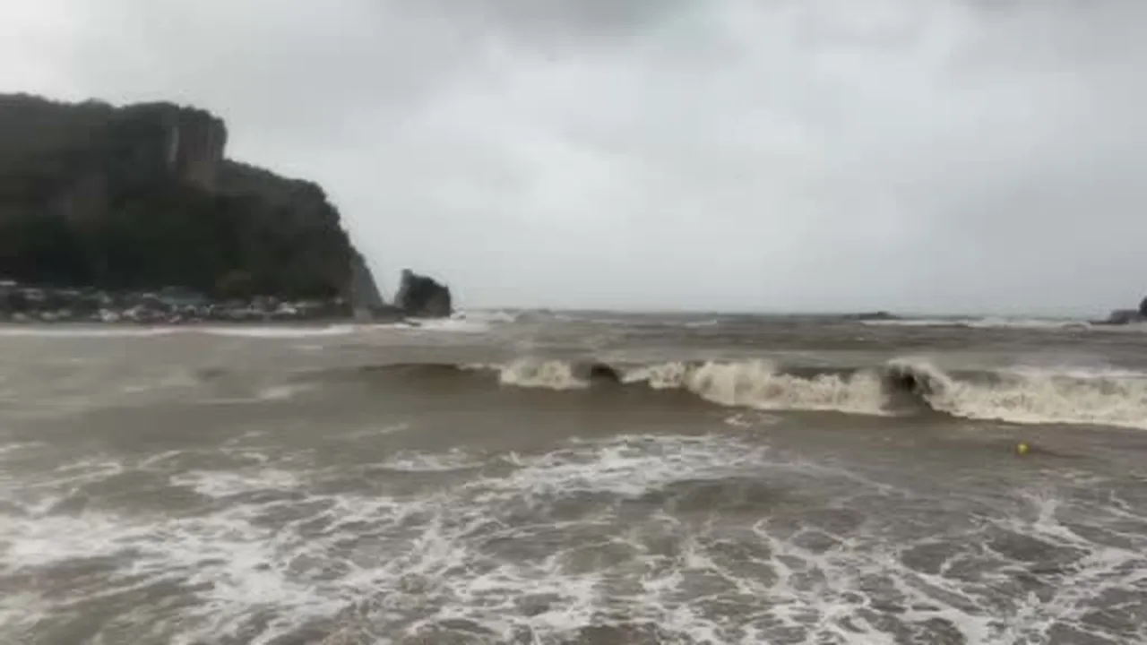 Amasra'da dalga boyu 10 metreyi aştı