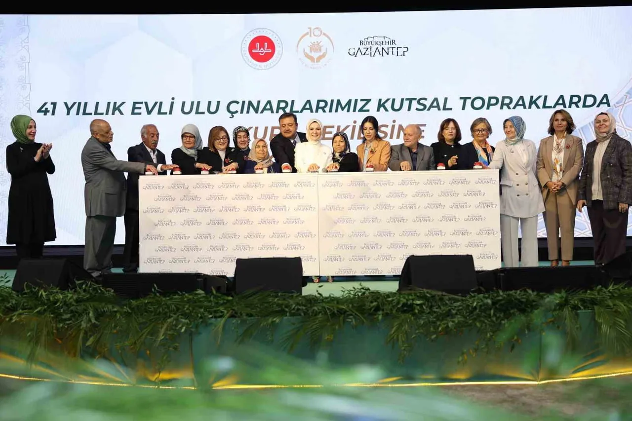 AİLE VE SOSYAL HİZMETLER BAKANI MAHİNUR ÖZDEMİR GÖKTAŞ, GAZİANTEP’TE "41 YILLIK EVLİ ULU...