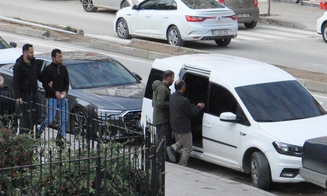 OPERASYONUN ARDINDAN EMNİYETTEKİ İŞLEMLERİ TAMAMLANAN 3 ŞAHIS, BUGÜN GÜVENLİK ÖNLEMLERİ ALTINDA...