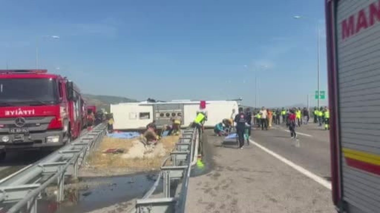 Manisa'da katliam gibi kaza: 11 ölü, 27 yaralı