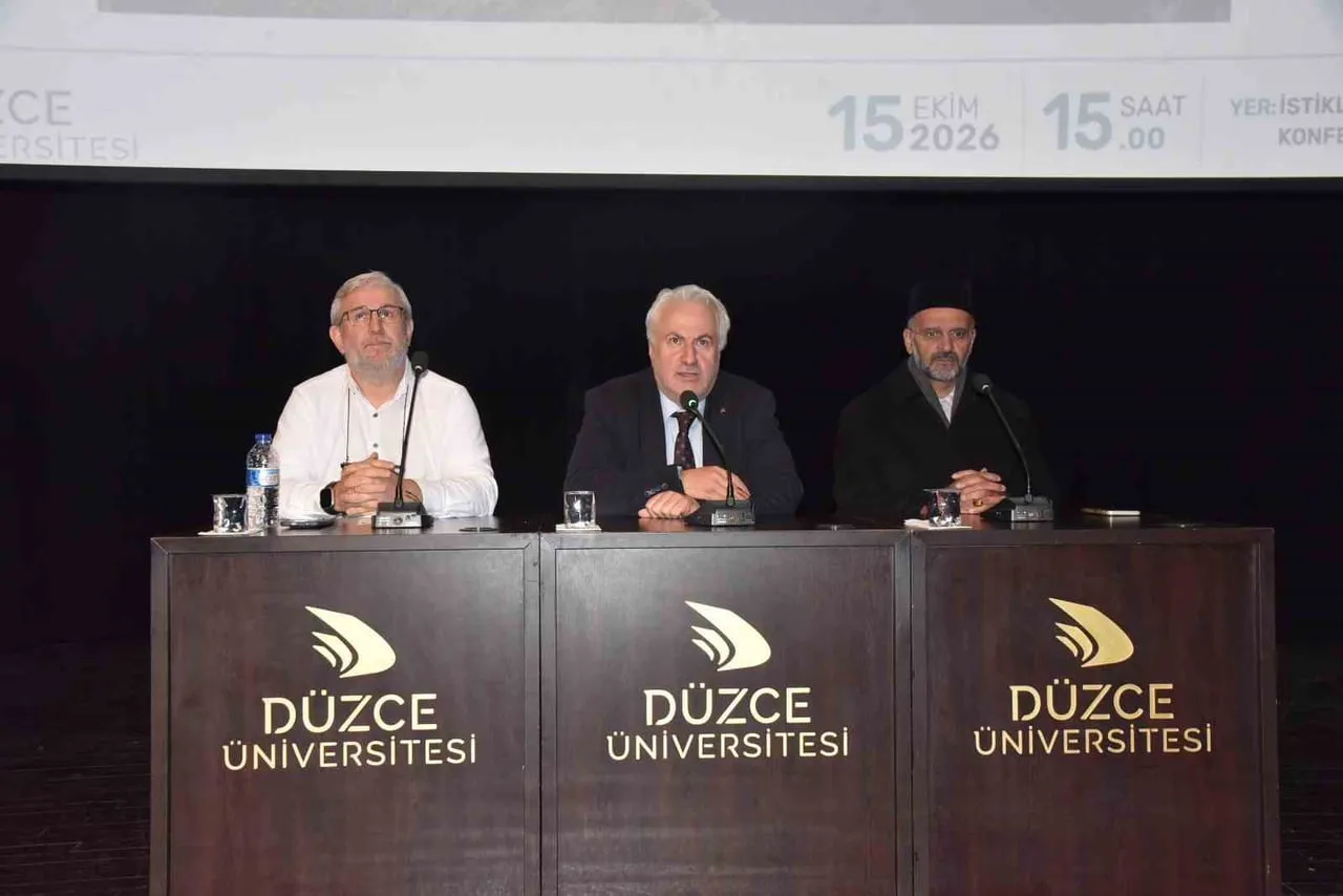 İSTİKLAL KONFERANS SALONU’NDA Kİ PANELİN MODERATÖRLÜĞÜNÜ ÜSTLENEN DÜZCE ÜNİVERSİTESİ İLAHİYAT...