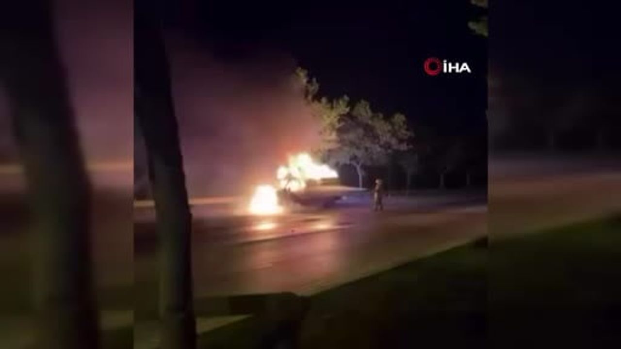 İşini aşkla yapan kurye kapıyı tekmeledi