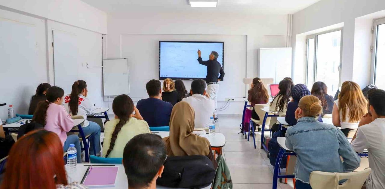 DİYARBAKIR BÜYÜKŞEHİR BELEDİYESİ BÜNYESİNDE FAALİYET GÖSTEREN AKADEMİ SUR, AKADEMİ HUZUREVLERİ VE...