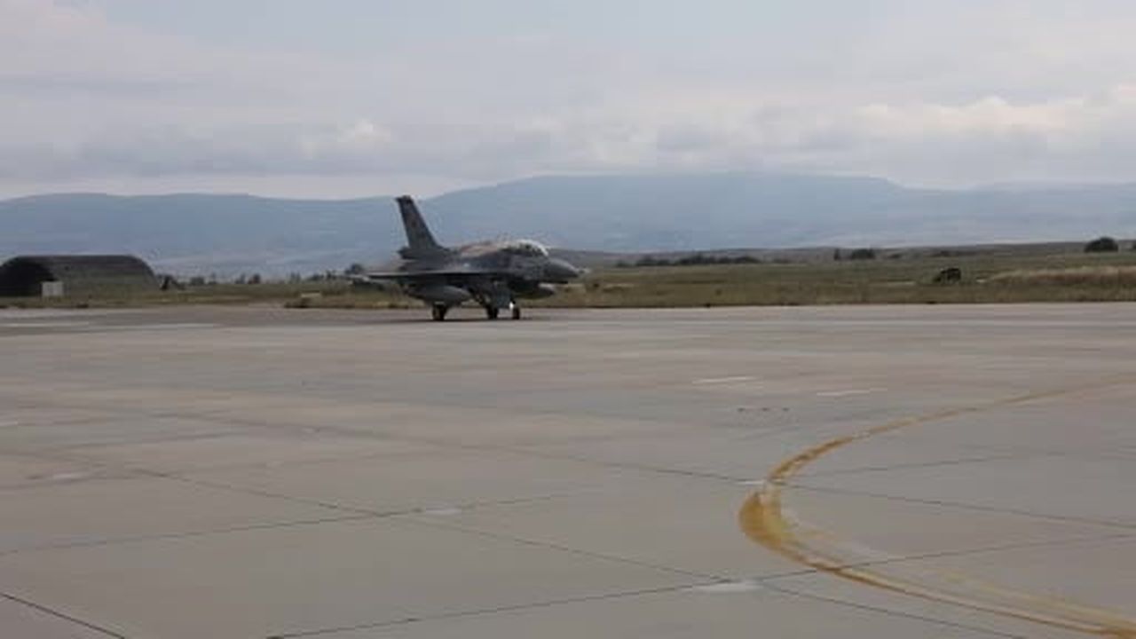 Türk savaş uçakları eğitim için Akdeniz semalarında