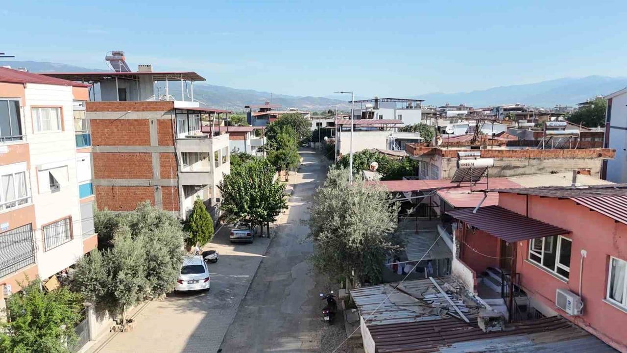 NAZİLLİ BELEDİYESİ, ŞİRİNEVLER VE ÇAPAHASAN MAHALLELERİNDE TOPLAM 10 SOKAKTA ASFALT YENİLEME...