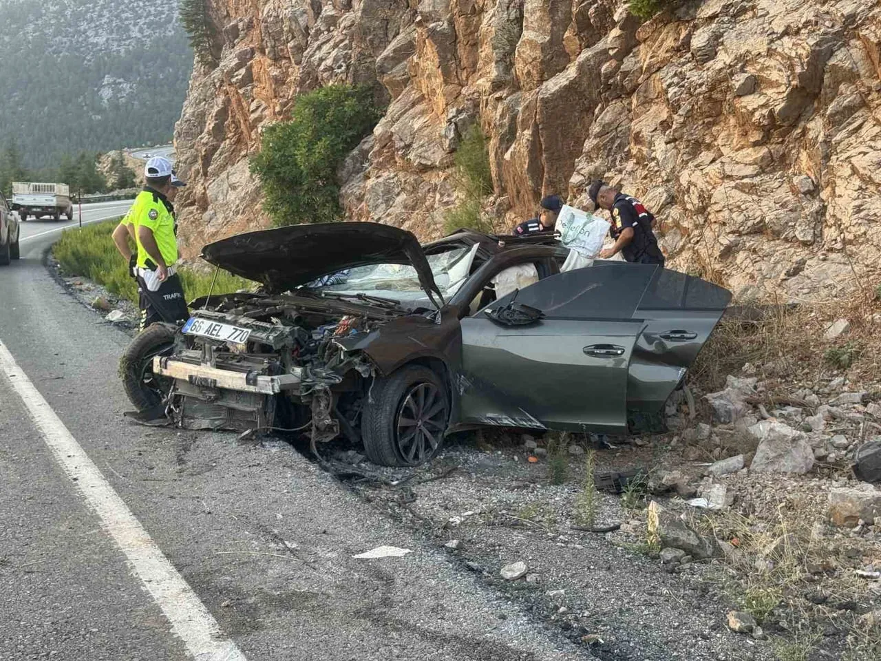 TATİL İÇİN GELDİKLERİ ANTALYA’DAN DÖNÜŞ YOLUNDA MEYDANA GELEN TRAFİK KAZASINDA HAYATINI KAYBEDEN...