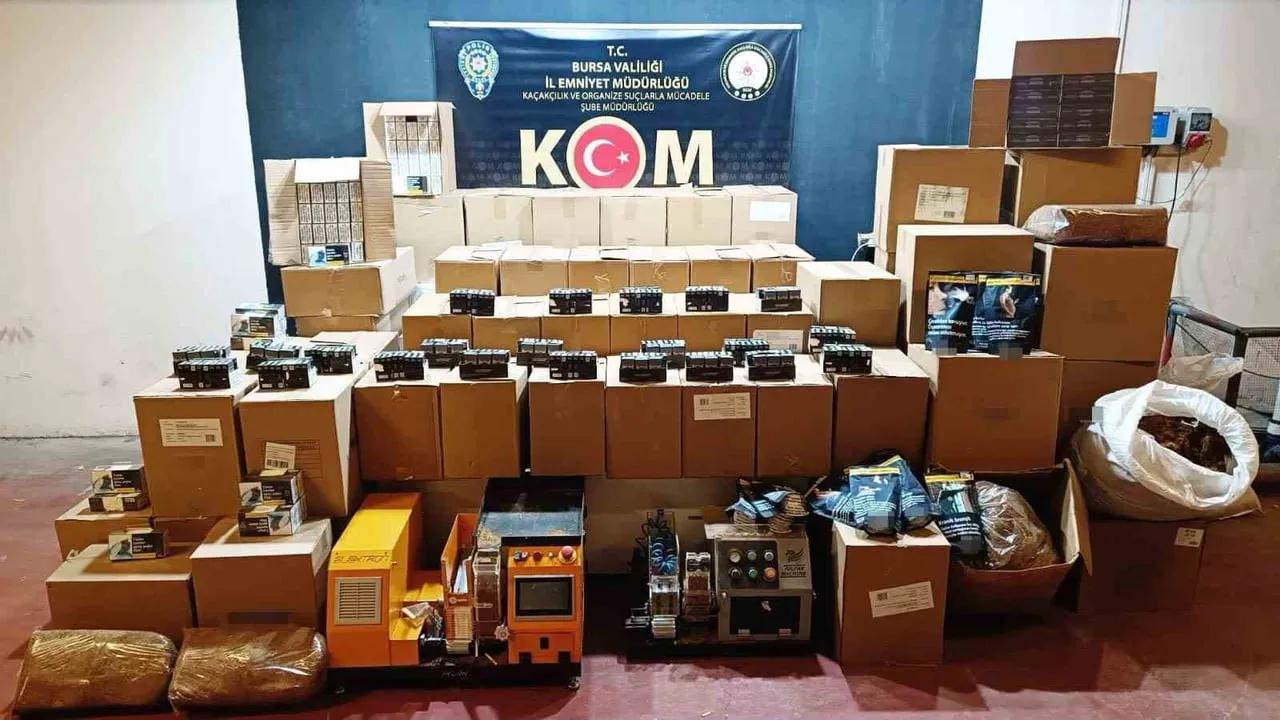 BURSA’DA KAÇAK TÜTÜN VE SİGARA ÜRETİMİNE YÖNELİK DÜZENLENEN OPERASYONDA, 627 BİN 8 ADET MAKARON...