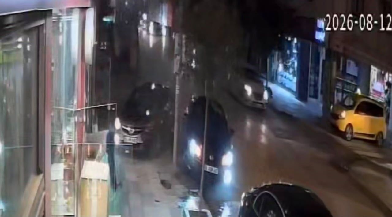 ELAZIĞ’DA AYNI YÖNDE SEYREDEN İKİ OTOMOBİLİN ÇARPIŞMASI SONUCU MEYDANA GELEN TRAFİK KAZASI BİR İŞ...